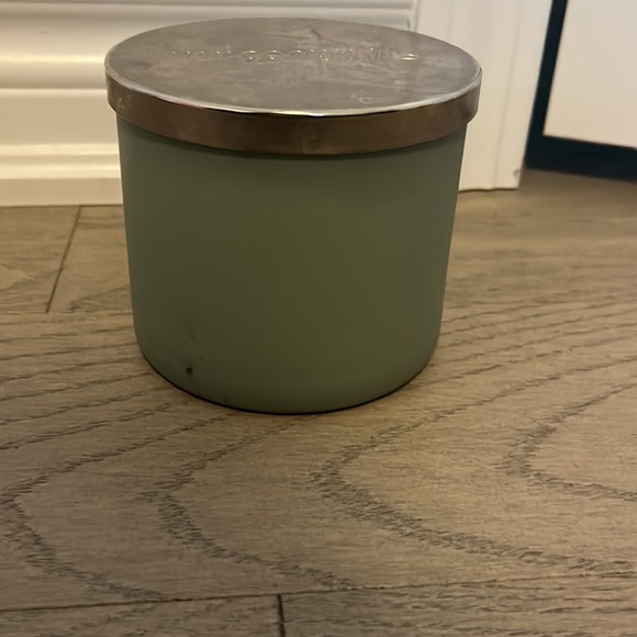 Bath and body works white barn Desert Wildflower 3 wick candle - Picture 2 of 4